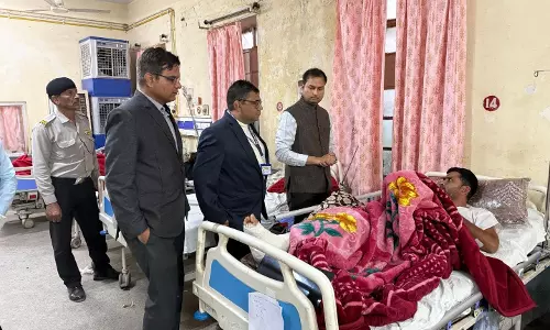 Ajmer जवाहरलाल नेहरू चिकित्सालय का जिला कलेक्टर लोकबंधु ने किया औचक निरीक्षण