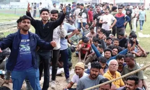 Odisha: टिकटें बिक जाने के बावजूद स्टेडियम काउंटरों पर क्रिकेट प्रशंसकों की भीड़