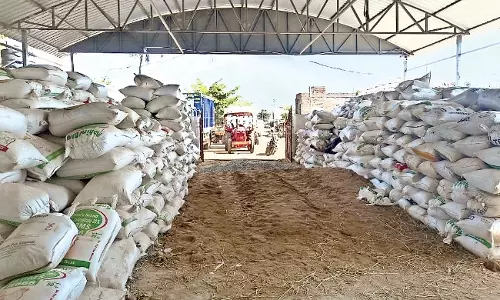 Odisha : अनाज न बिकने से किसानों में शोक