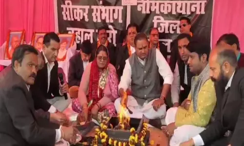Sikar: वकीलों ने जिला बहाल करने की मांग को लेकर किया सद्बुद्धि यज्ञ