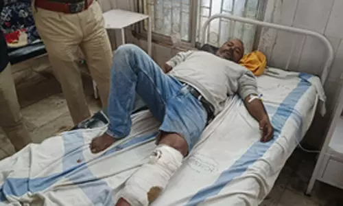 पुलिस की पिस्तौल छीनकर स्मैक कारोबारी ने की फायरिंग, जवाबी कार्रवाई में घायल