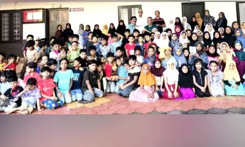 Kerala: मुल्ला कुर्सी अल मदरसा के इस्लामी छात्र ‘मध्यम स्वास्थ्य सेवा’ में मदद करते Kerala: मुल्ला कुर्सी अल मदरसा के इस्लामी छात्र ‘मध्यम स्वास्थ्य सेवा’ में मदद करते