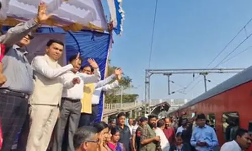 सीएम प्रमोद सावंत ने गोवा-प्रयागराज महाकुंभ स्पेशल ट्रेन को दिखाई हरी झंडी सीएम प्रमोद सावंत ने गोवा-प्रयागराज महाकुंभ स्पेशल ट्रेन को दिखाई हरी झंडी