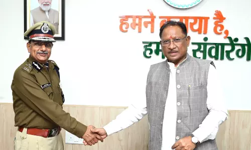 CM साय से नए DGP अरुण देव गौतम ने की मुलाकात CM साय से नए DGP अरुण देव गौतम ने की मुलाकात