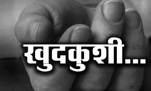 बैंक के फाइनेंस कर्मचारी ने खत्म की जिंदगी, लिखा- मैं थक चुका हूं, सैलरी रोकी जाती, और... बैंक के फाइनेंस कर्मचारी ने खत्म की जिंदगी, लिखा- मैं थक चुका हूं, सैलरी रोकी जाती, और...