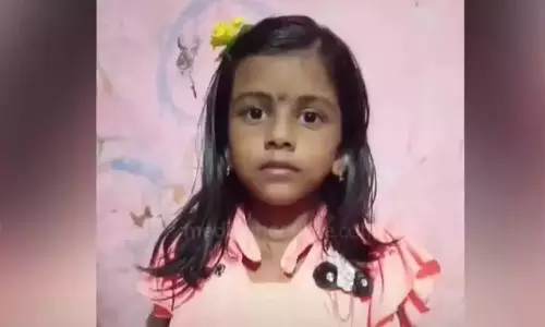 Kerala: स्कूल से घर लौटते समय पेड़ की टहनी से गिरकर दूसरी कक्षा के छात्र की मौत Kerala: स्कूल से घर लौटते समय पेड़ की टहनी से गिरकर दूसरी कक्षा के छात्र की मौत
