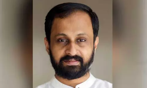 Kerala : मातृभूमि के आर रोशन को स्वामी विवेकानन्द युवा प्रतिभा पुरस्कार से सम्मानित