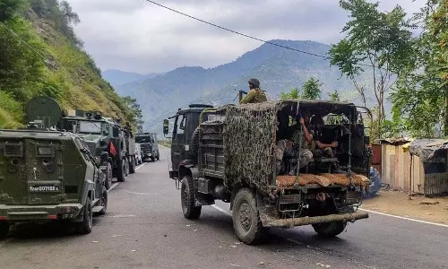 J-K में चेक पोस्ट फांदने पर सेना की गोलीबारी में ट्रक चालक की मौत