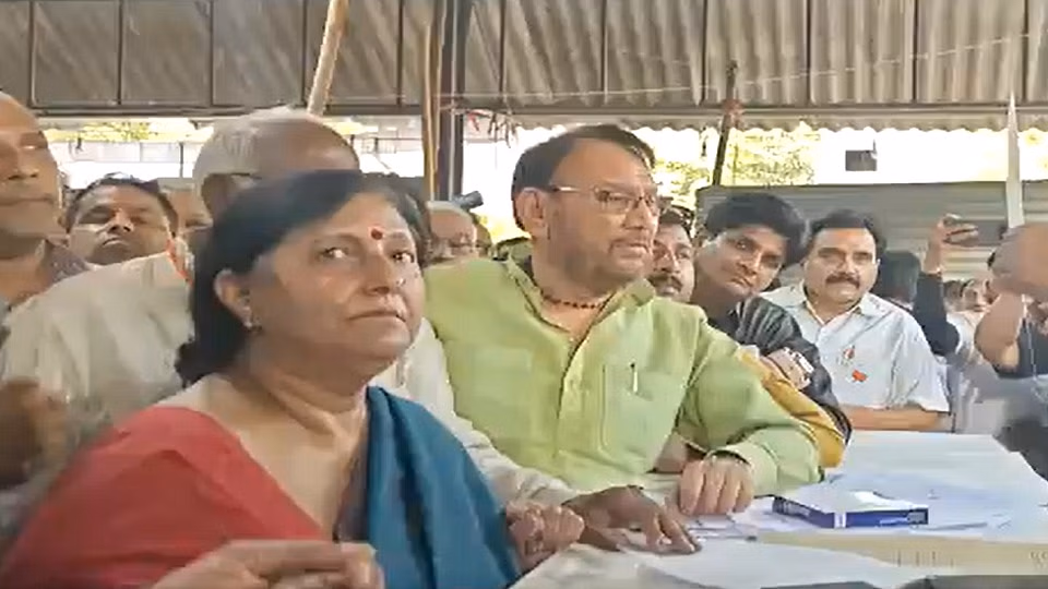 NCR Ghaziabad: महापौर सुनीता दयाल ने खाली कराई गई 40 हजार वर्ग मीटर भूमि का निरीक्षण किया NCR Ghaziabad: महापौर सुनीता दयाल ने खाली कराई गई 40 हजार वर्ग मीटर भूमि का निरीक्षण किया