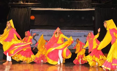Sirmaur के आसरा सांस्कृतिक दल ने राज्य स्तरीय लोक नृत्य प्रतियोगिता जीती Sirmaur के आसरा सांस्कृतिक दल ने राज्य स्तरीय लोक नृत्य प्रतियोगिता जीती