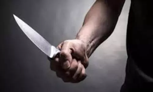 Kanpur: घर में घुस युवती को चाकू से हमला कर जलने का प्रयास, आरोपी फरार