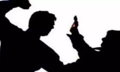 CHENNAI: रिश्वत विवाद में एग्मोर में पुलिसकर्मियों में झड़प, एक की हड्डी टूटी CHENNAI: रिश्वत विवाद में एग्मोर में पुलिसकर्मियों में झड़प, एक की हड्डी टूटी
