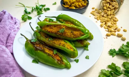 आलू भरवां मिर्च रेसिपी