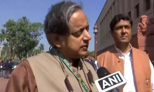 अमेरिका द्वारा भारतीयों को निर्वासित करने का तरीका अस्वीकार्य: Shashi Tharoor