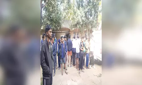 नवोदय विद्यालय परिसर में पेड़ से लटका मिला 11वीं के छात्र का शव, सनसनी फैली