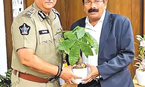 सचिव के. विजयानंद ने सचिवालय में DGP हरीश कुमार गुप्ता से मुलाकात की