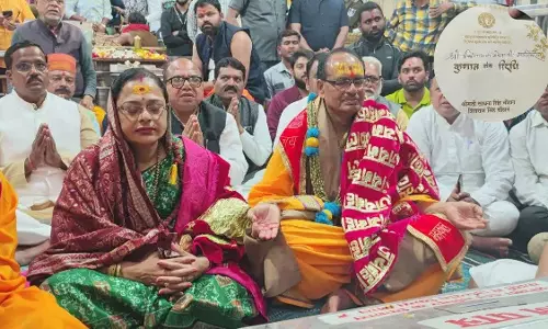 Ujjain: परिवार के साथ महाकाल के दरबार पहुंचे केंद्रीय मंत्री शिवराज Ujjain: परिवार के साथ महाकाल के दरबार पहुंचे केंद्रीय मंत्री शिवराज