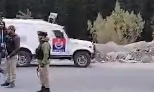 J-K : गोलीबारी की घटना में ट्रक चालक की मौत J-K : गोलीबारी की घटना में ट्रक चालक की मौत