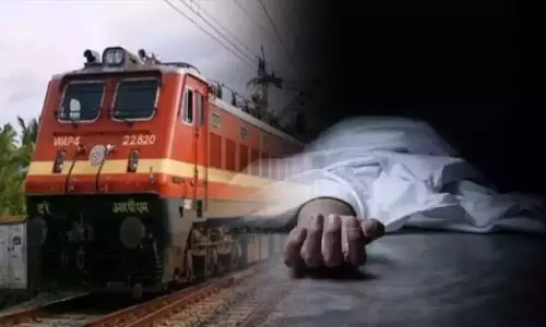 Rajgarh: ट्रेन की पटरी पर पैदल जा रहे दो युवक ट्रेन की चपेट में आए
