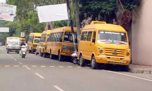 Traffic police चालान काटते समय स्कूल और ड्राइवर का विवरण बताएगी