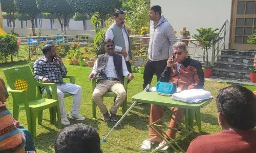 Ayodhya: महिलाओं ने विधायक से आशियाना बचाने की गुहार लगाई Ayodhya: महिलाओं ने विधायक से आशियाना बचाने की गुहार लगाई