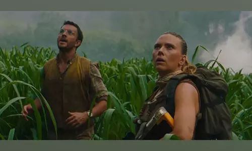 जुरासिक वर्ल्ड: रीबर्थ का ट्रेलर: Scarlett Johansson, जोनाथन बेली मानवता को विलुप्त होने से बचाने के मिशन पर