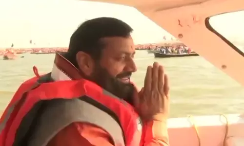 मुख्यमंत्री नायब सिंह सैनी ने प्रयागराज में त्रिवेणी संगम पर किया स्नान मुख्यमंत्री नायब सिंह सैनी ने प्रयागराज में त्रिवेणी संगम पर किया स्नान