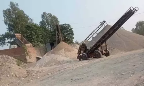 Stone क्रशर मालिकों ने इकाइयां बंद करने का विरोध किया Stone क्रशर मालिकों ने इकाइयां बंद करने का विरोध किया