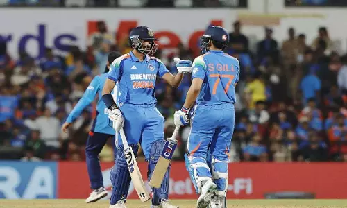 भारत ने इंग्लैंड को 4 विकेट से हराया