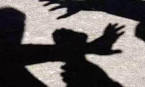 Crime: नाबालिग लड़के का यौन उत्पीड़न, जूनियर आर्टिस्ट गिरफ्तार