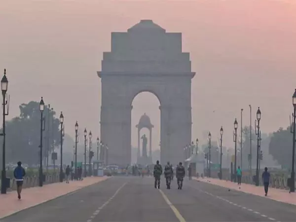 Delhi की वायु गुणवत्ता में सुधार हुआ और यह मध्यम श्रेणी में पहुंच गई