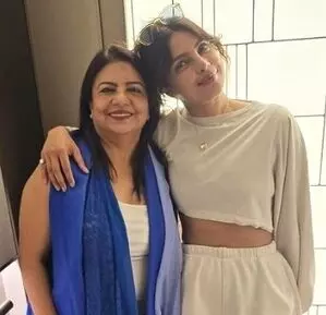 सिद्धार्थ चोपड़ा की शादी की रस्में नजदीक आने पर Priyanka Chopra और उनकी मां मधु गर्व से झूम उठीं