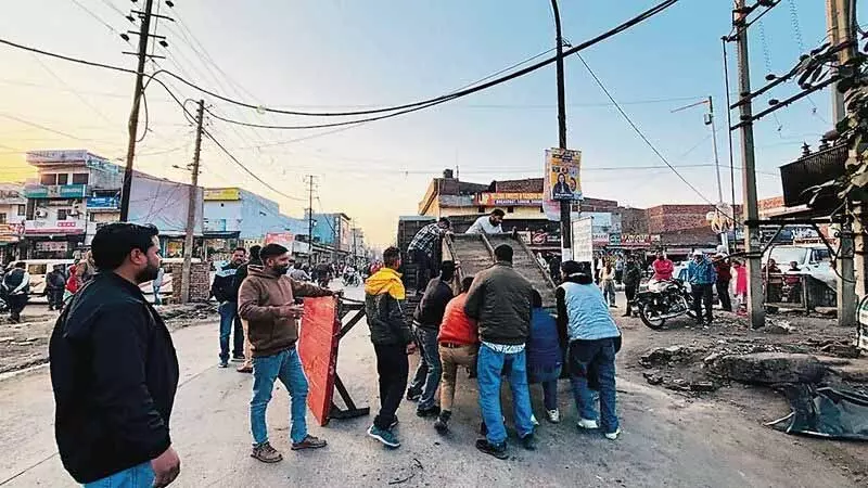 MC ने अवैध वध और अतिक्रमण पर कार्रवाई की