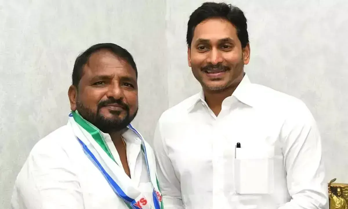 कांग्रेस नेता साके शैलजानाथ YSRCP में शामिल हुए