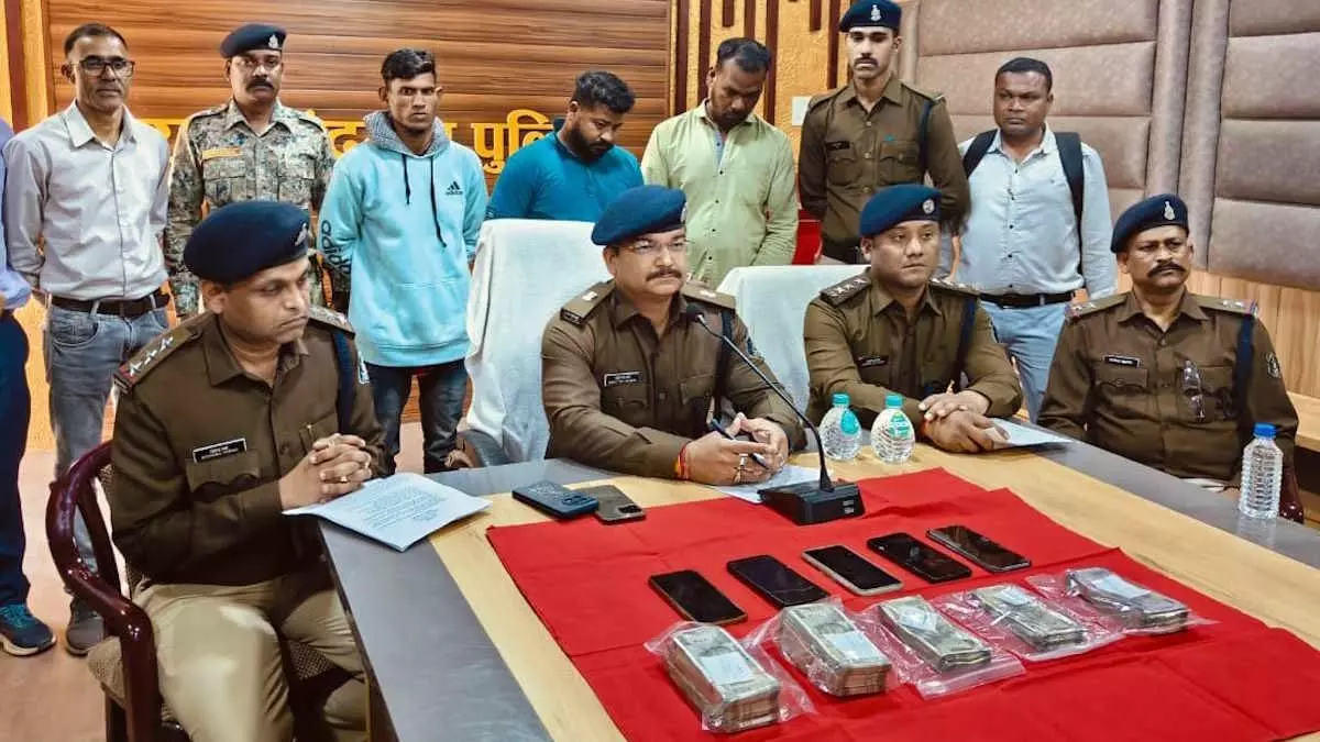 CG BREAKING: महाकुंभ में स्नान करने गया था परिवार, सूने मकान को चोरो ने बनाया अपना निशाना CG BREAKING: महाकुंभ में स्नान करने गया था परिवार, सूने मकान को चोरो ने बनाया अपना निशाना