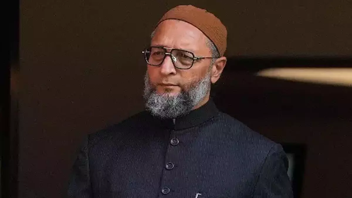 Owaisi ने आत्महत्या के लिए जिम्मेदार पुलिस अधिकारियों के खिलाफ कार्रवाई की मांग की