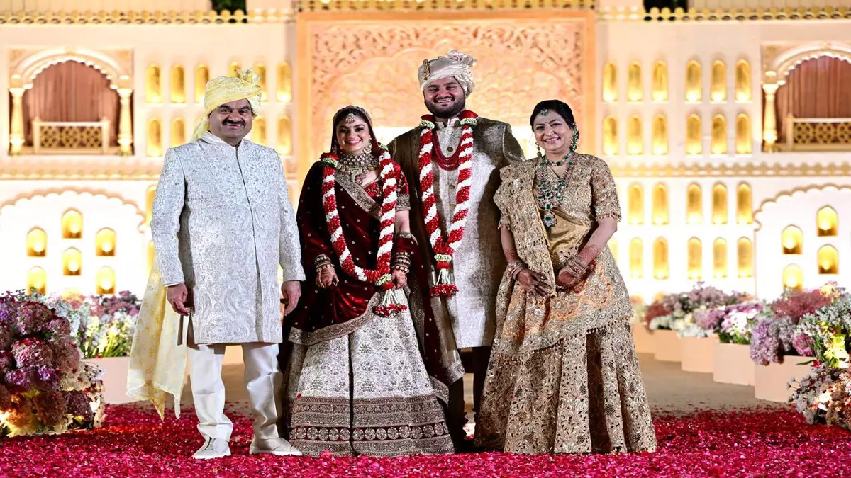 गौतम अडानी के बेटे जीत का विवाह हुआ संपन्न, टाइकून ने दान किए 10,000 करोड़ गौतम अडानी के बेटे जीत का विवाह हुआ संपन्न, टाइकून ने दान किए 10,000 करोड़