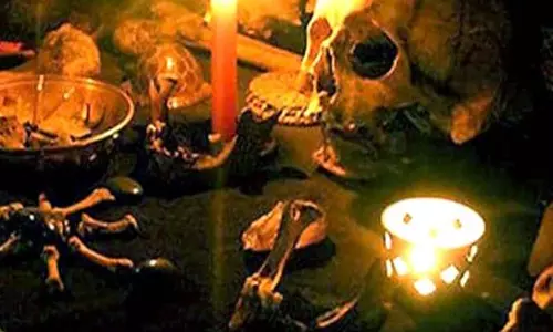 रायपुर : श्मशान घाट में प्रत्याशी करा रहे तंत्र-मंत्र, आरोप रायपुर : श्मशान घाट में प्रत्याशी करा रहे तंत्र-मंत्र, आरोप