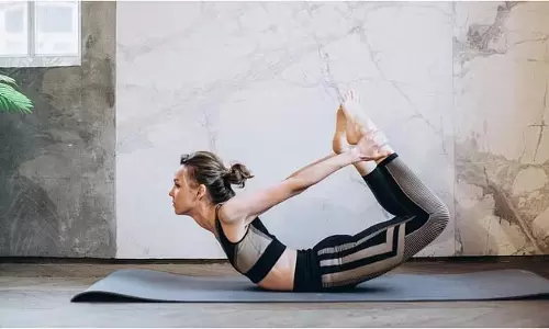 Yoga Tips: छाती और रीढ़ को मजबूत करने के लिए करें इन योगासनों का अभ्यास