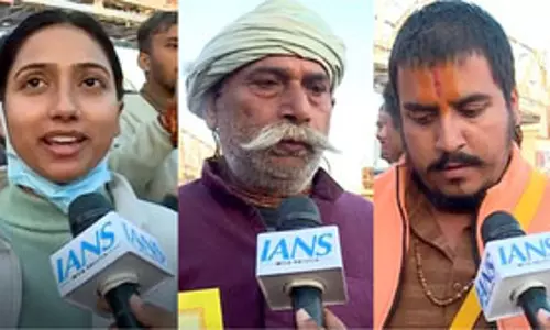 महाकुंभ 2025: अदाणी समूह की ओर से बांटी जा रही आरती-संग्रह, श्रद्धालुओं ने कहा धन्यवाद महाकुंभ 2025: अदाणी समूह की ओर से बांटी जा रही आरती-संग्रह, श्रद्धालुओं ने कहा धन्यवाद