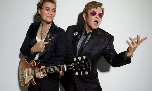 Elton John, ब्रांडी कार्लाइल ने हू बिलीव्स इन एंजल्स? पर अपने काम के अनुभव साझा किए Elton John, ब्रांडी कार्लाइल ने हू बिलीव्स इन एंजल्स? पर अपने काम के अनुभव साझा किए