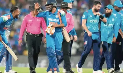भारत ने इंग्लैंड को हराकर सीरीज का पहला मैच 4 विकेट से जीता भारत ने इंग्लैंड को हराकर सीरीज का पहला मैच 4 विकेट से जीता