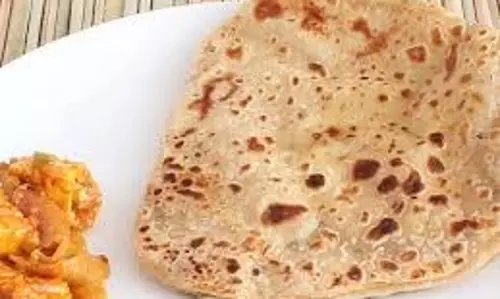 Recipe: इस बार ट्राई करें पत्तागोभी से बने ये कुरकुरे पराठे Recipe: इस बार ट्राई करें पत्तागोभी से बने ये कुरकुरे पराठे