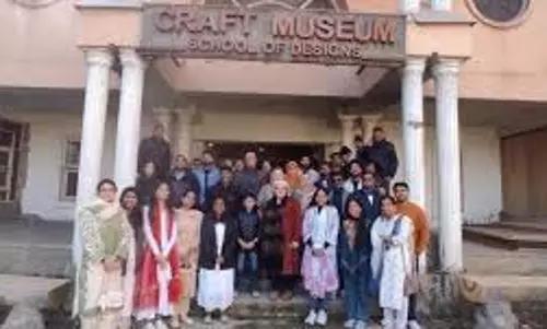 हस्तशिल्प विभाग के डिजाइन स्कूल में खजानों की प्रदर्शनी देख आईएएस प्रशिक्षु मंत्रमुग्ध हस्तशिल्प विभाग के डिजाइन स्कूल में खजानों की प्रदर्शनी देख आईएएस प्रशिक्षु मंत्रमुग्ध