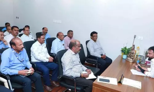 Andhra: सीमेंट श्रमिकों की समस्याओं का जल्द होगा समाधान