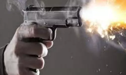Bihar: बाइक सवार 4 बदमाशों ने चिकन शॉप पर की फायरिंग, मची अफरा-तफरी