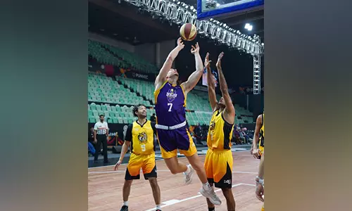 हैदराबाद फाल्कन्स ने Delhi Dribblers पर 100-77 की जीत के साथ तालिका में शीर्ष स्थान हासिल किया हैदराबाद फाल्कन्स ने Delhi Dribblers पर 100-77 की जीत के साथ तालिका में शीर्ष स्थान हासिल किया