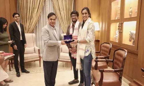 असम मुख्यमंत्री ने शटलर PV Sindhu से मुलाकात की
