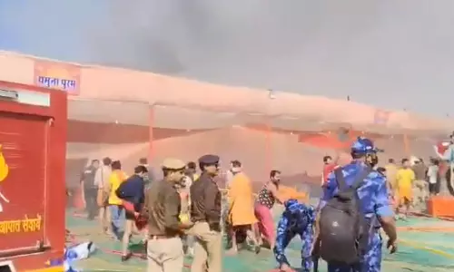 प्रयागराज महाकुंभ मेला क्षेत्र के सेक्टर-18 में आग लगी, VIDEO प्रयागराज महाकुंभ मेला क्षेत्र के सेक्टर-18 में आग लगी, VIDEO