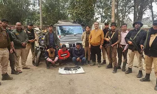 Assam : एसटीएफ ने ढेकियाजुली में छापेमारी कर तीन लोगों को गिरफ्तार